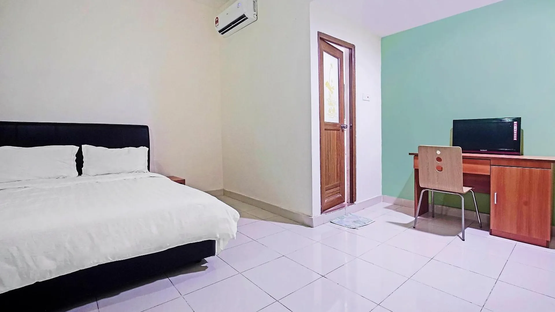 Hotel Night Queen Salak Tinggi Sepang