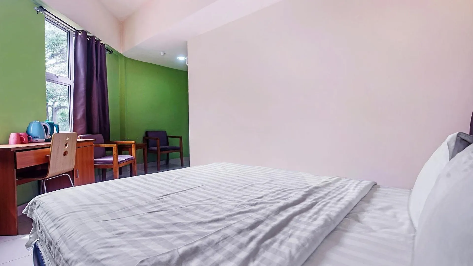 Hotel Night Queen Salak Tinggi Sepang