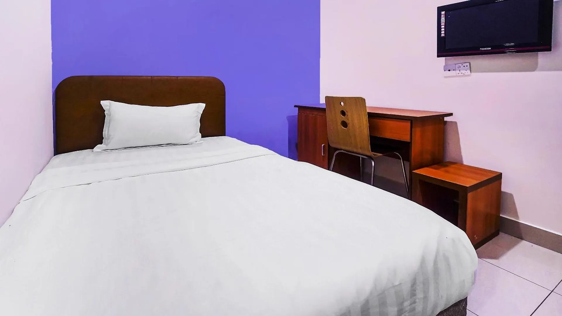 Hotel Night Queen Salak Tinggi Sepang