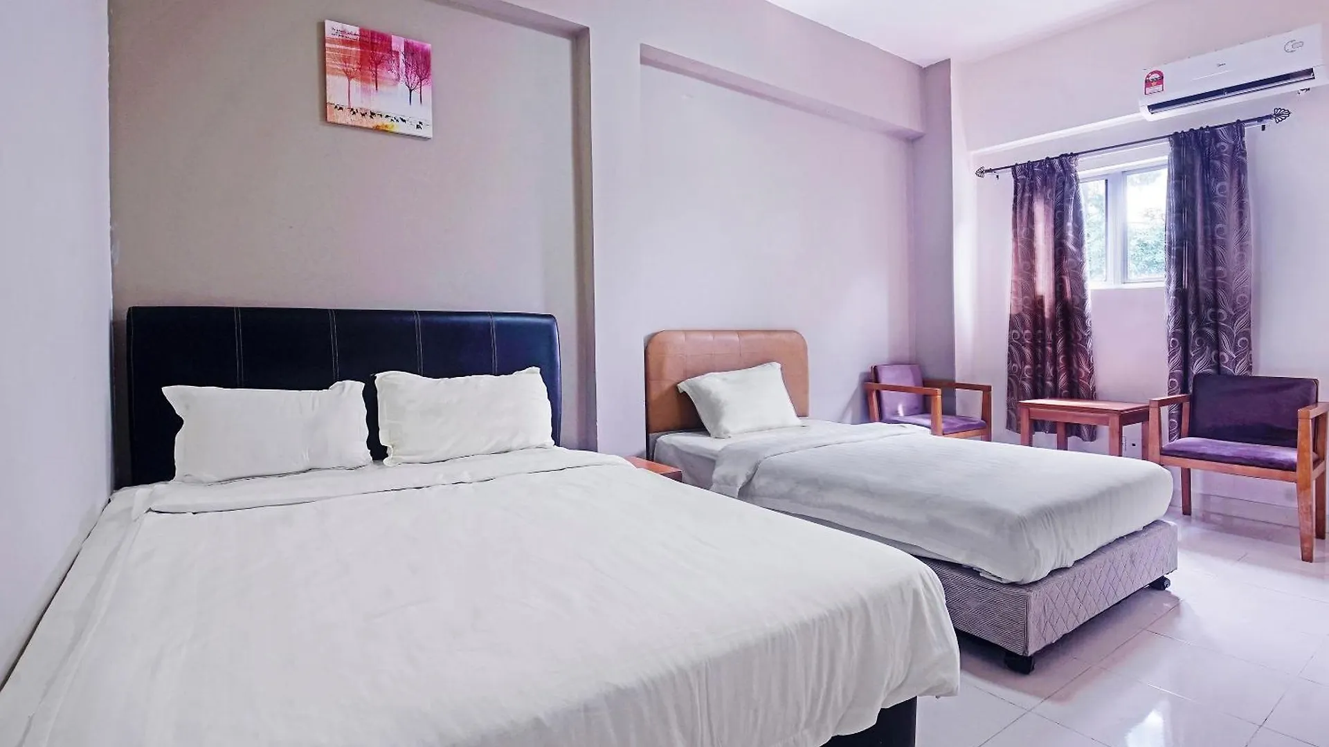 Hotel Night Queen Salak Tinggi Sepang 2*,