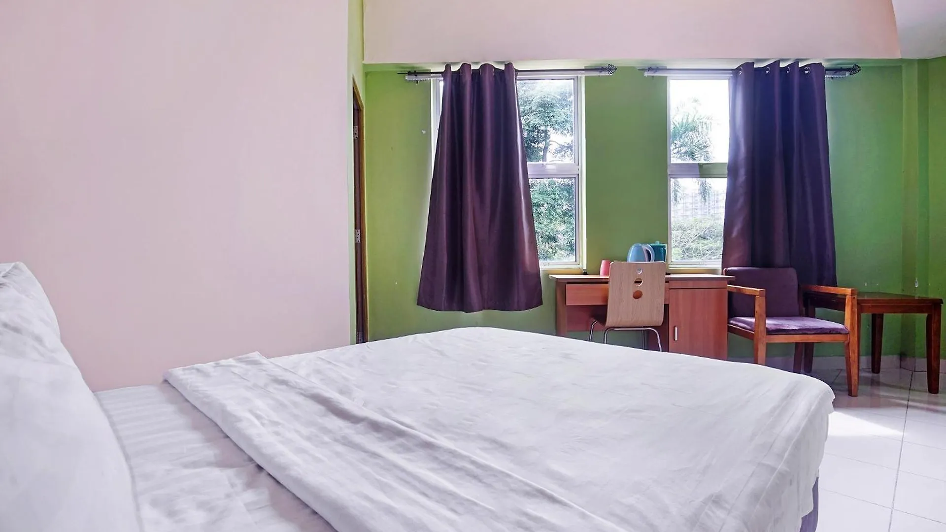 Hotel Night Queen Salak Tinggi Sepang Malaysia