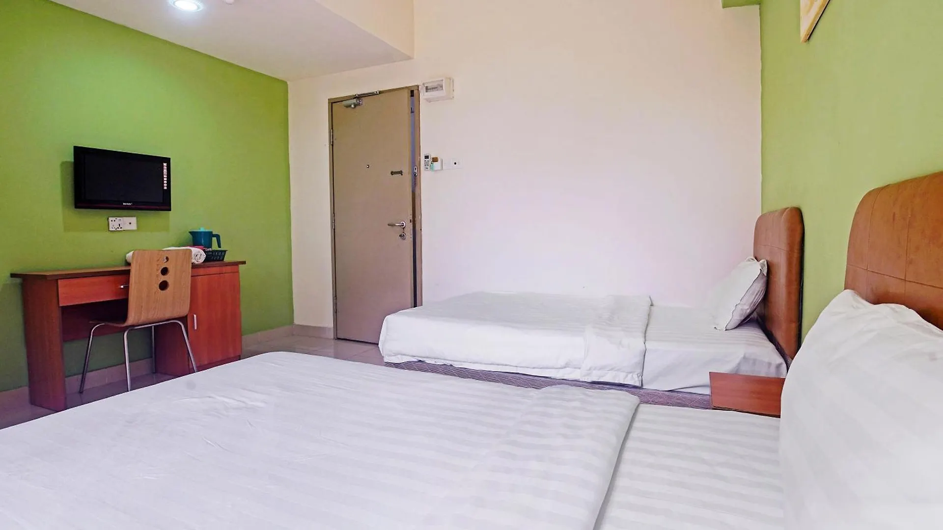 Hotel Night Queen Salak Tinggi Sepang