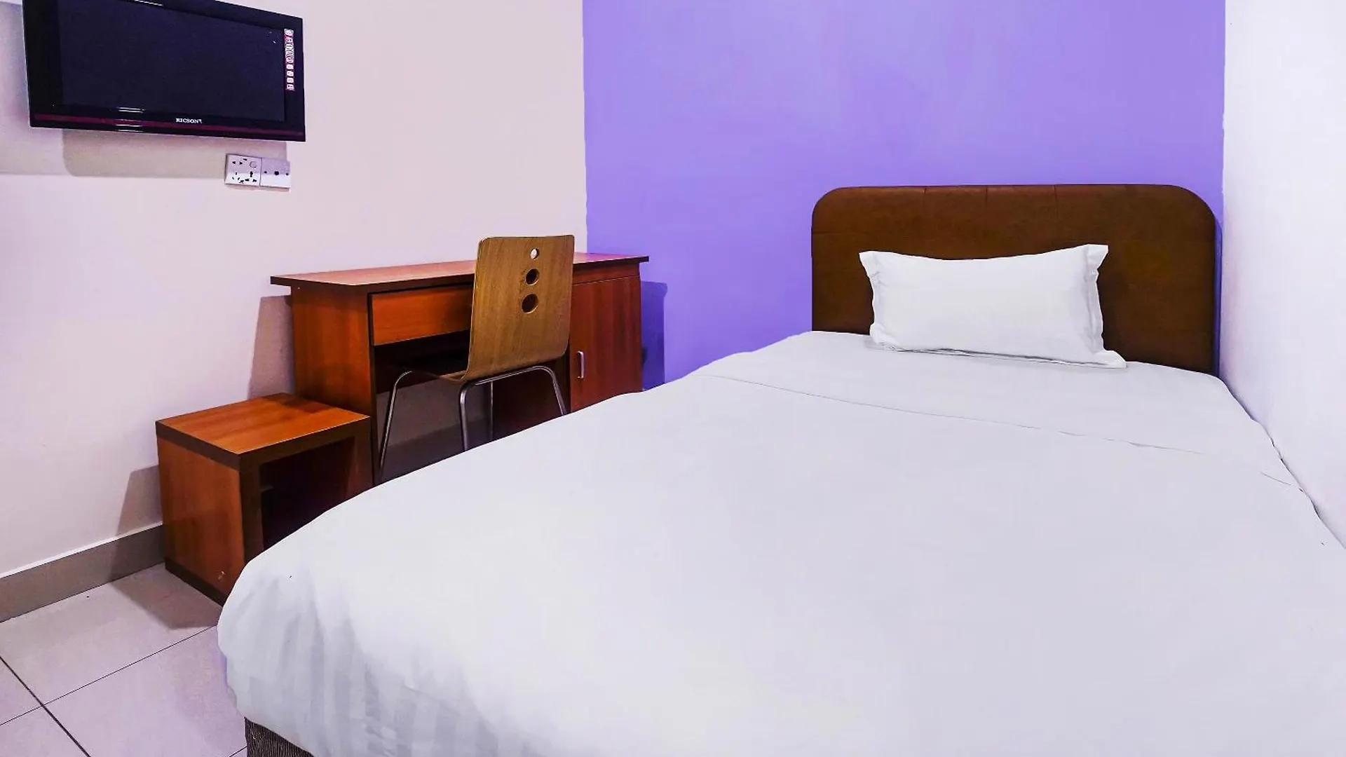 Hotel Night Queen Salak Tinggi Sepang