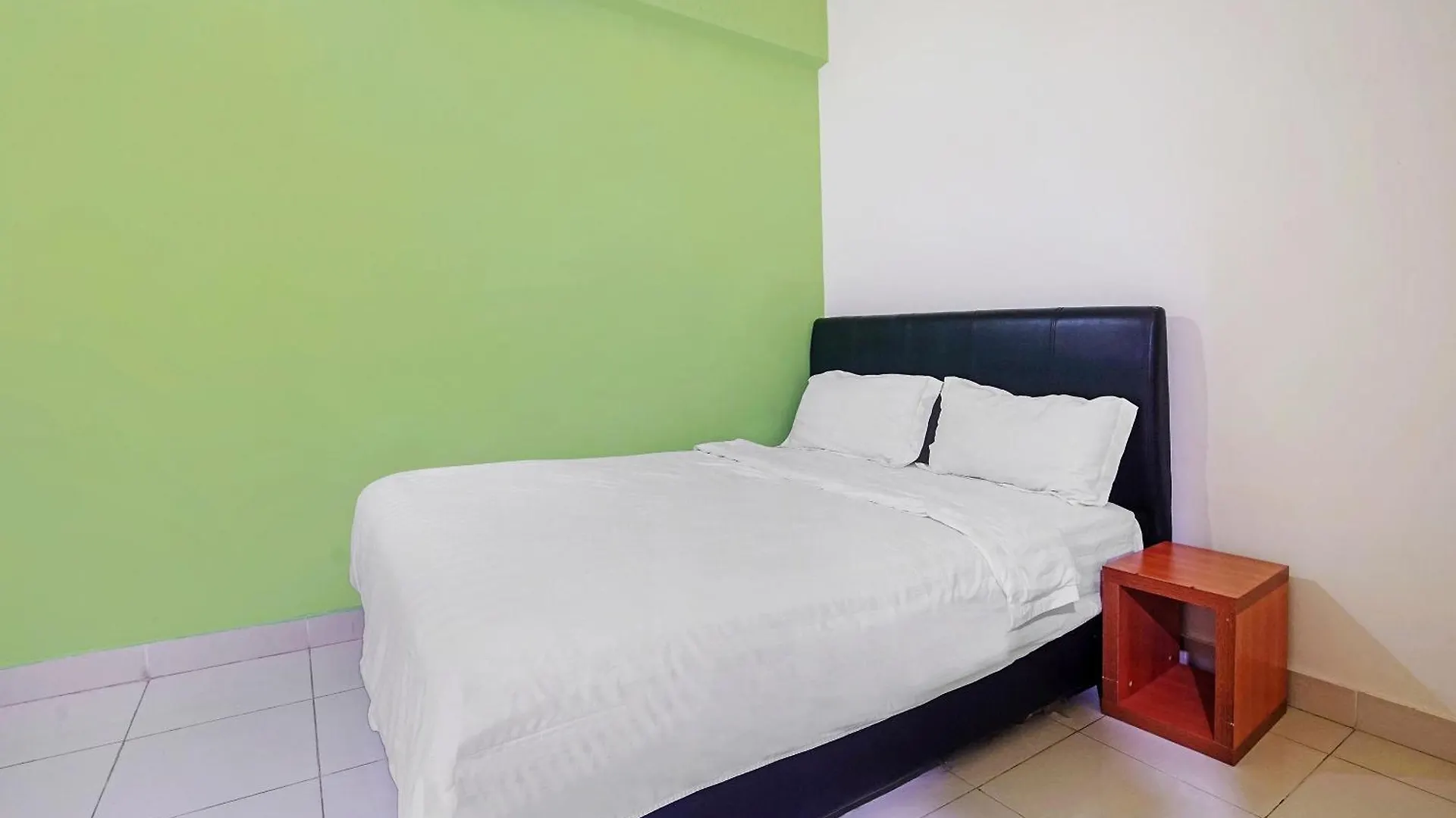 Hotel Night Queen Salak Tinggi Sepang